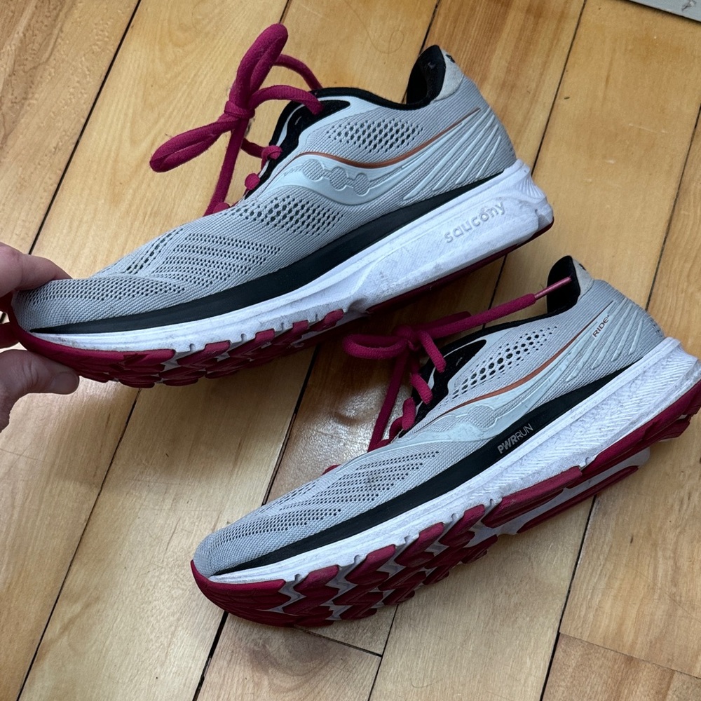 Saucony Gray Athletic Shoes Sneakers with Pink Laces - Picture 2 of 5
